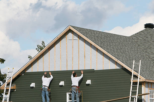 Professional Siding Contractor technician working in Rochelle, VA